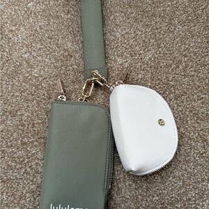 lululemon athletica Olive and White Clutch Set